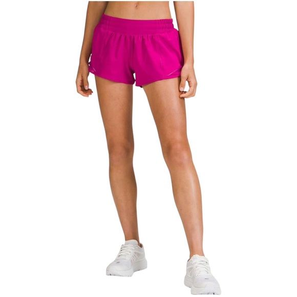 Lululemon Size 6 Hotty Hot Low-Rise Short 2.5" Ripened Raspberry - Picture 2 of 8